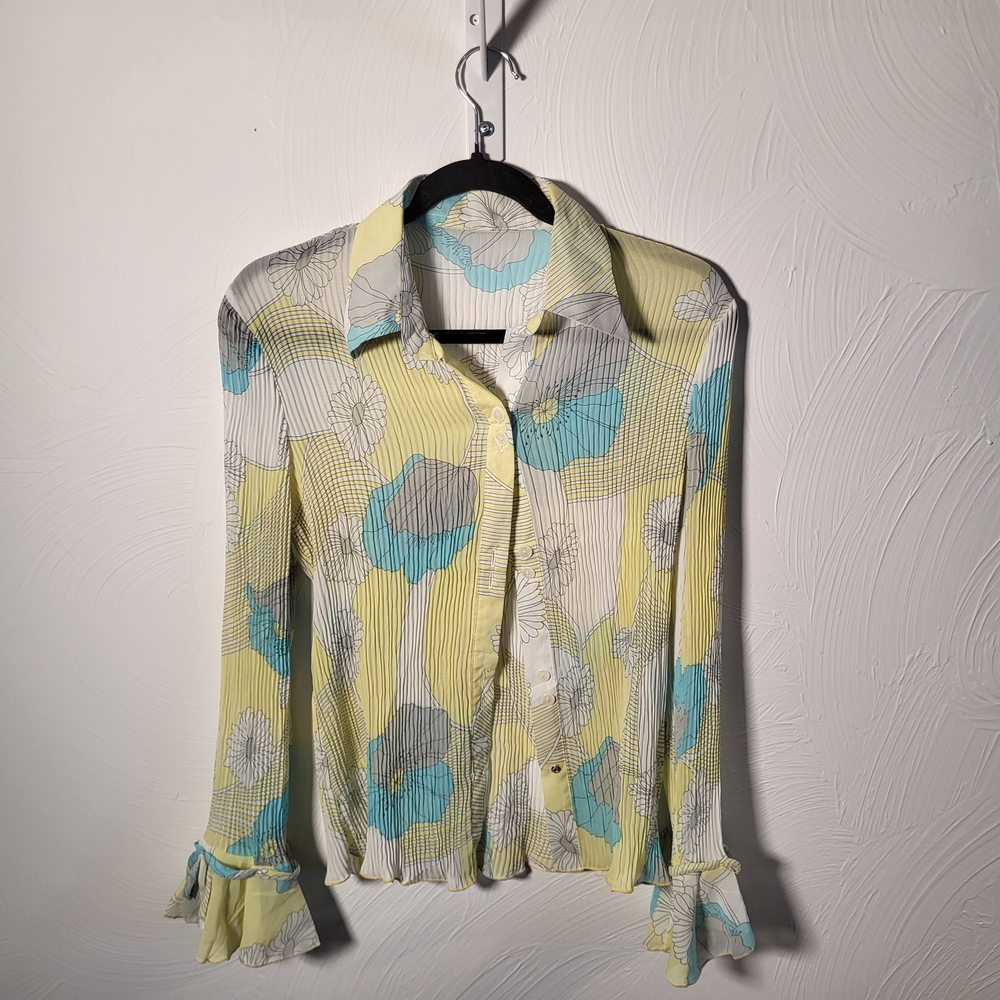 Chic Floral Button-Up Blouse in Yellow and Blue